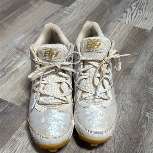 Under Armour Bryce Harper Boys UA White and Gold Cleats Size 5.5 - Picture 8 of 8